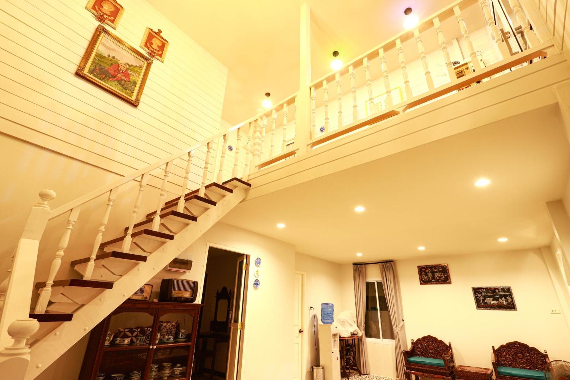 Ban Chamun Chertel Poshtel מראה חיצוני תמונה