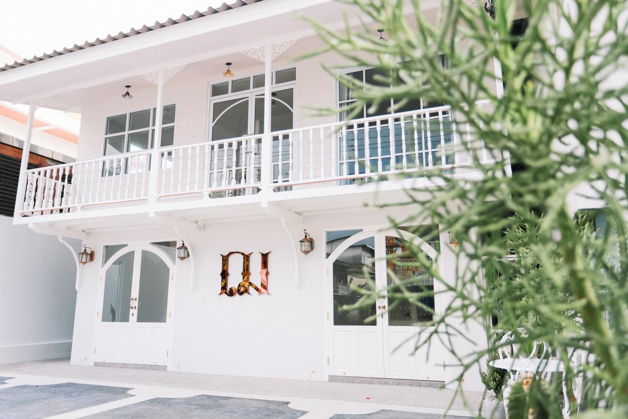 Ban Chamun Chertel Poshtel מראה חיצוני תמונה